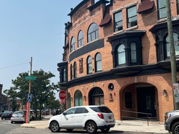 3849 Lancaster Ave #203