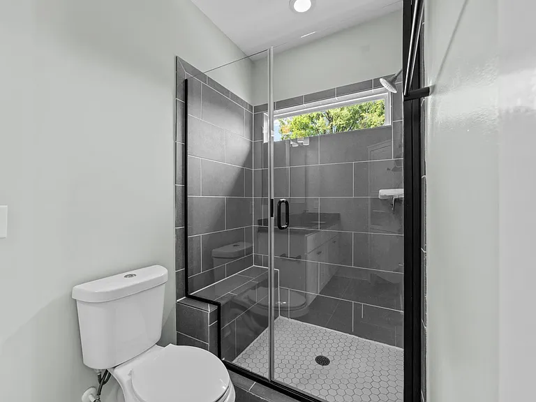 536 E Lenoir St — Photo 19