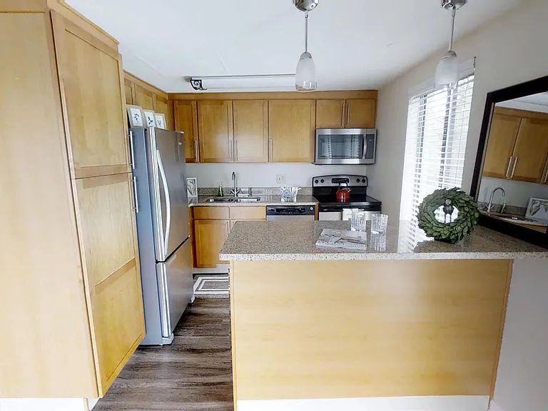 Somerset Apartments — Photo 3