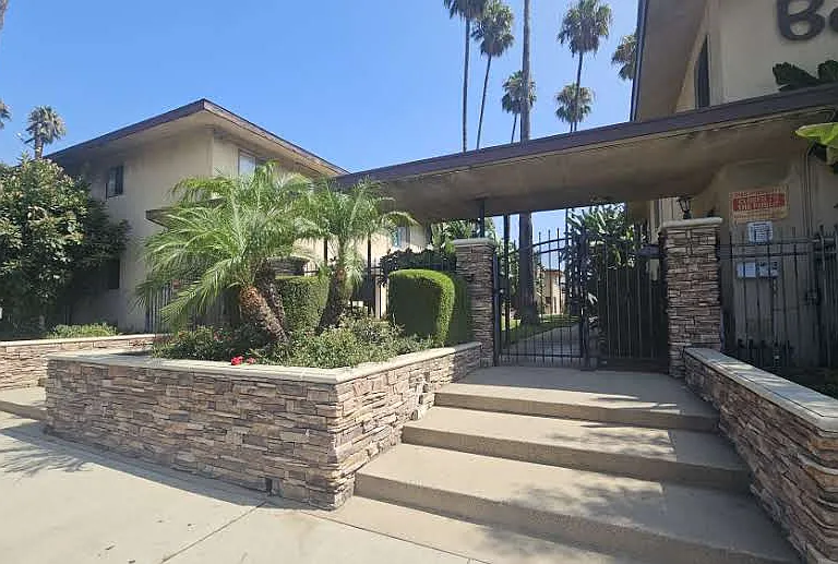 826 N Barranca Ave — Photo 9