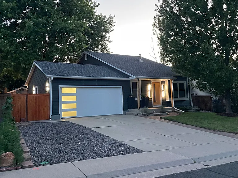 313 S Hoover Ave — Photo 3