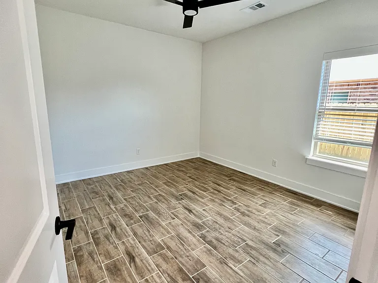146 N Banner Ave — Photo 11