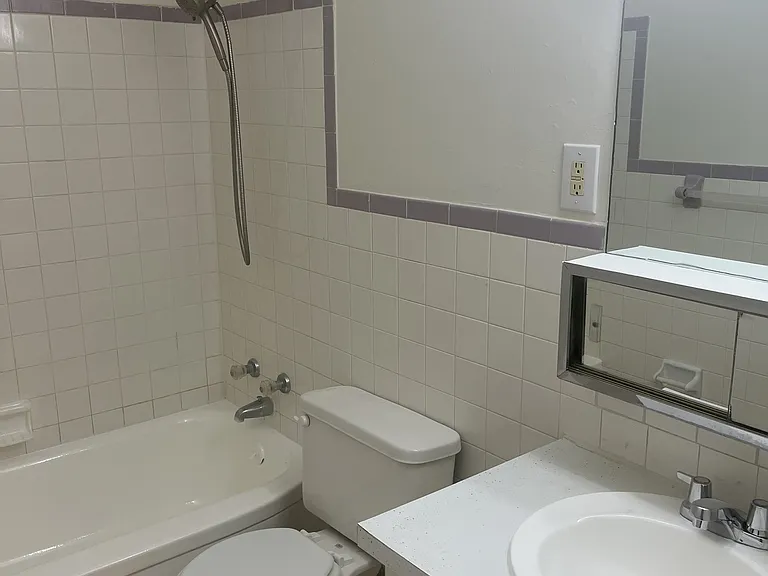17 Vanderbilt Dr #G — Photo 6