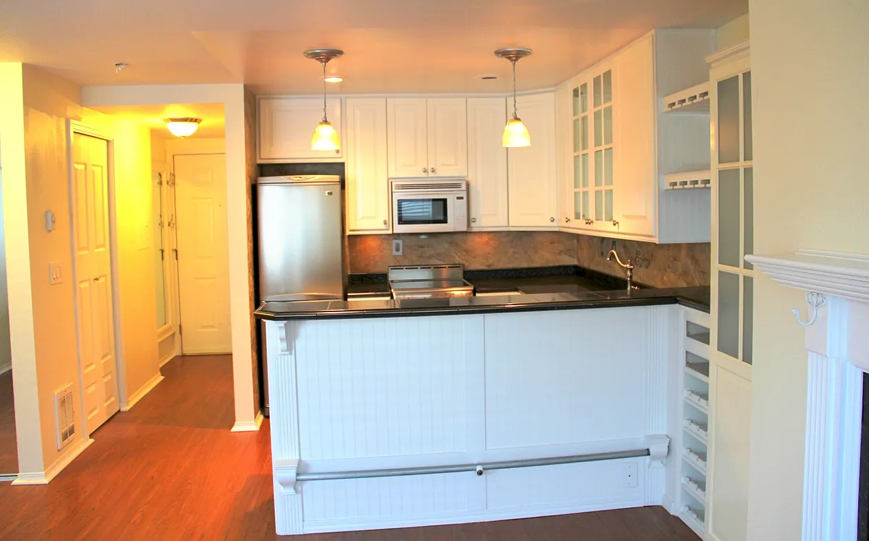 Studio, 425 sqft, $1,450 — Photo 4