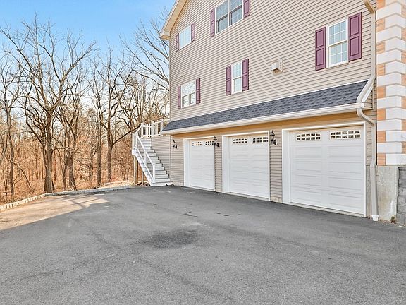 3rd image of 34 Renfrew Rd