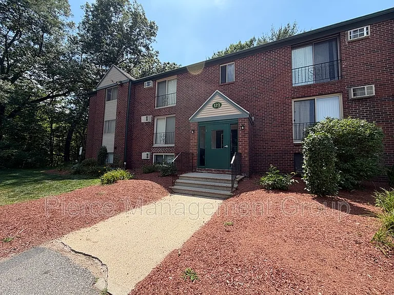 123 English Village Rd — Photo 1