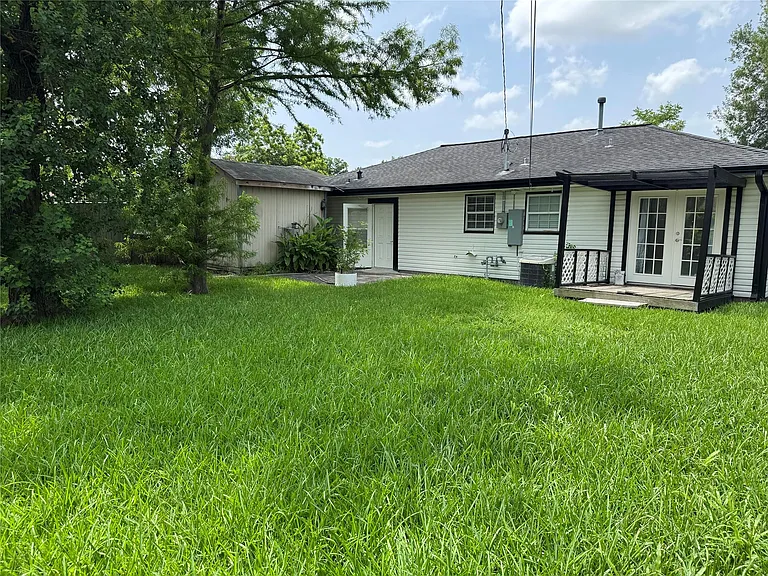 1318 Sulphur St — Photo 12