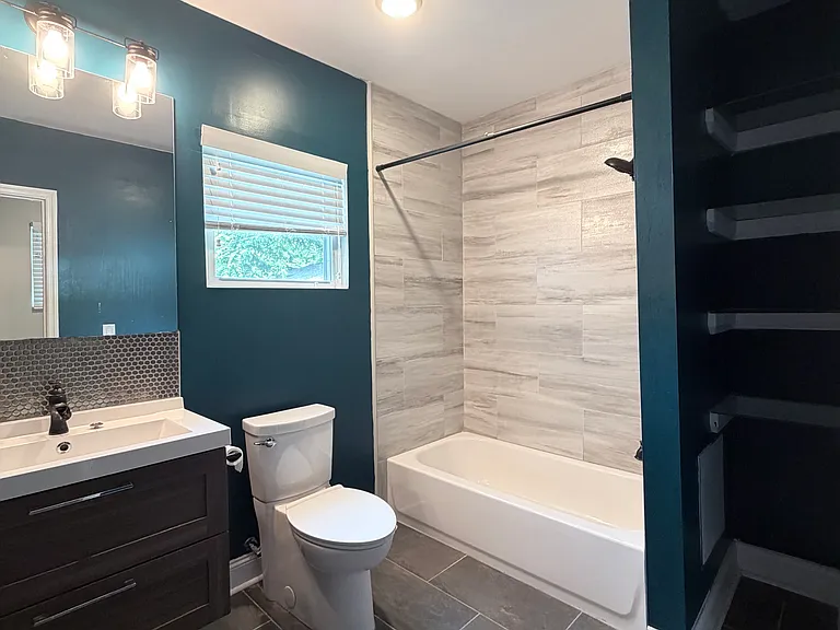 1074 E Columbus St — Photo 29
