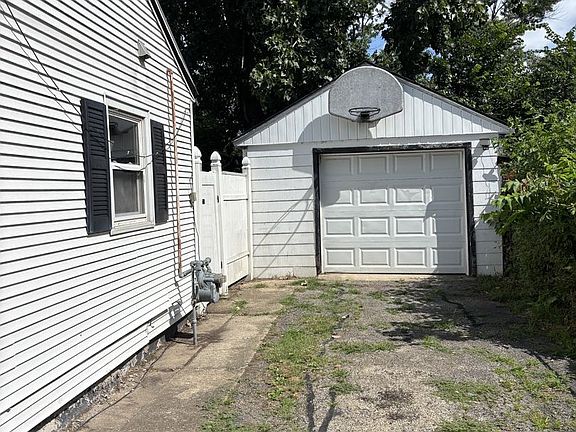 3rd image of 228 Arcadia Dr