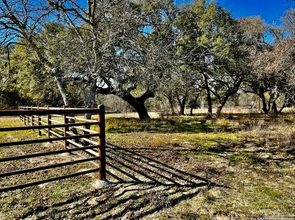 22320 APPLEWHITE RD, San Antonio, TX 78264