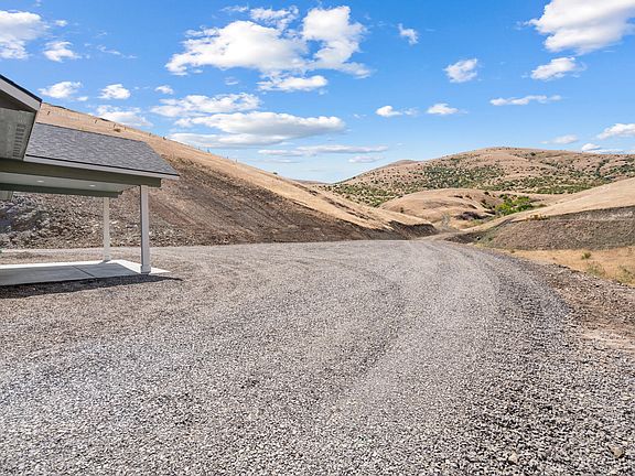 2nd image of 45070 McKay Creek Rd
