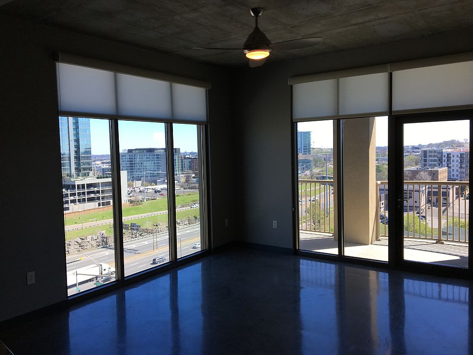 Bright Living Room w/shades