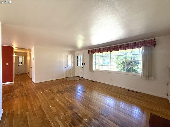 4th image of 2172 Roland Way