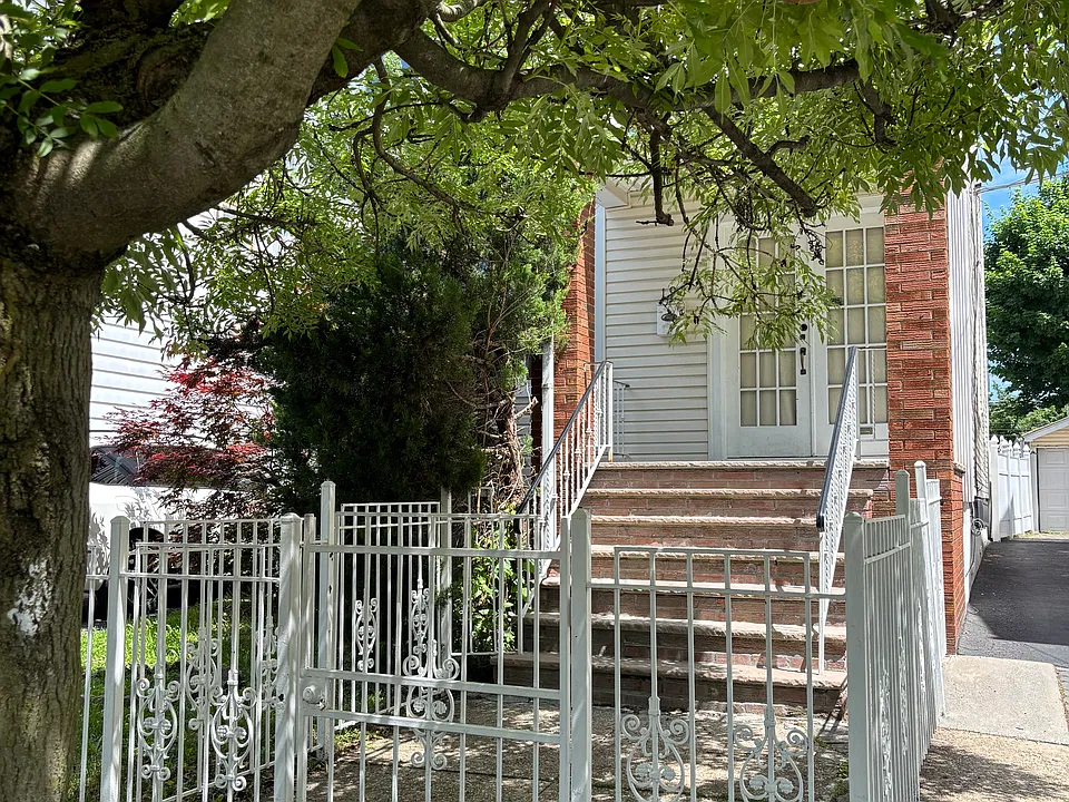 192 N 17th St #1