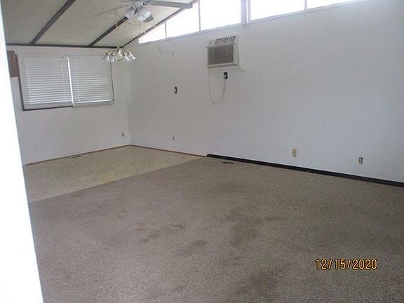3rd image of 1009 Hilldell Dr