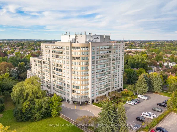 712 Rossland Rd E #602, Whitby, ON L1N 9E8