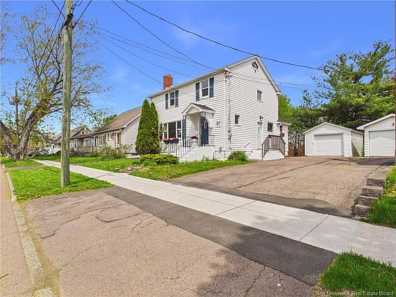 3rd image of 37 Wellington Ave
