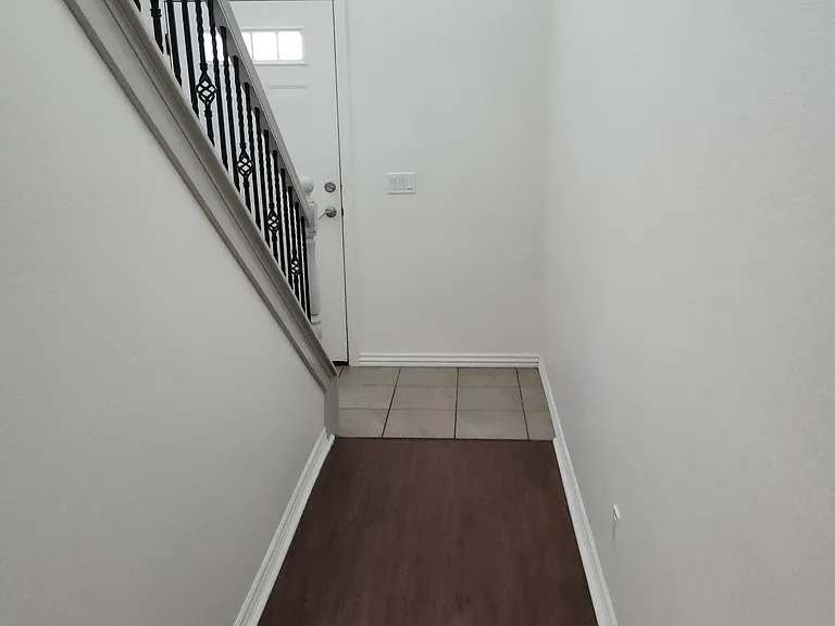 790 W Breeze Cv — Photo 4