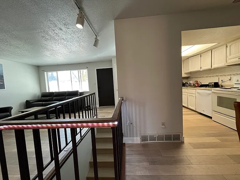 126 Yank Way #E — Photo 9