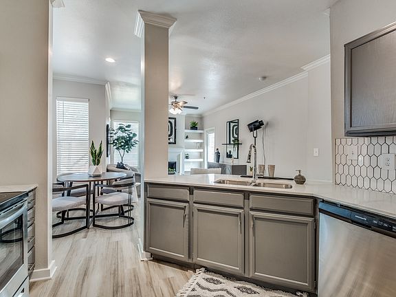 4th image of 5342 Bond St #26308