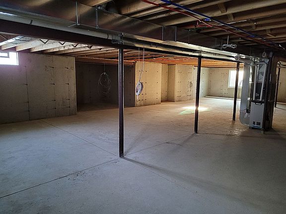 4th image of 6 Worthington Ln