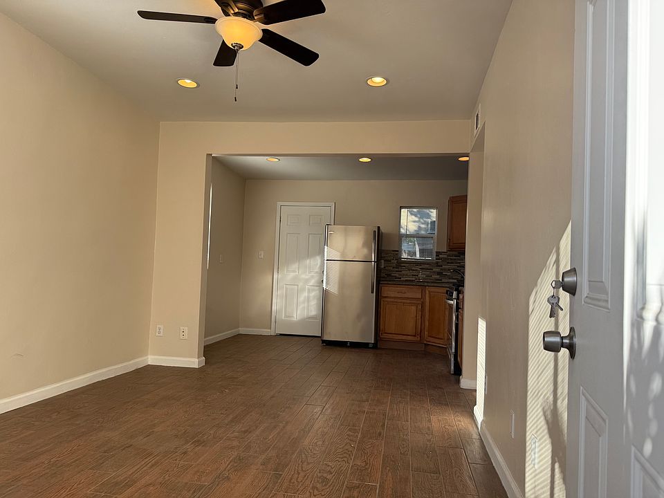 1st image of 556 Richfield Ave