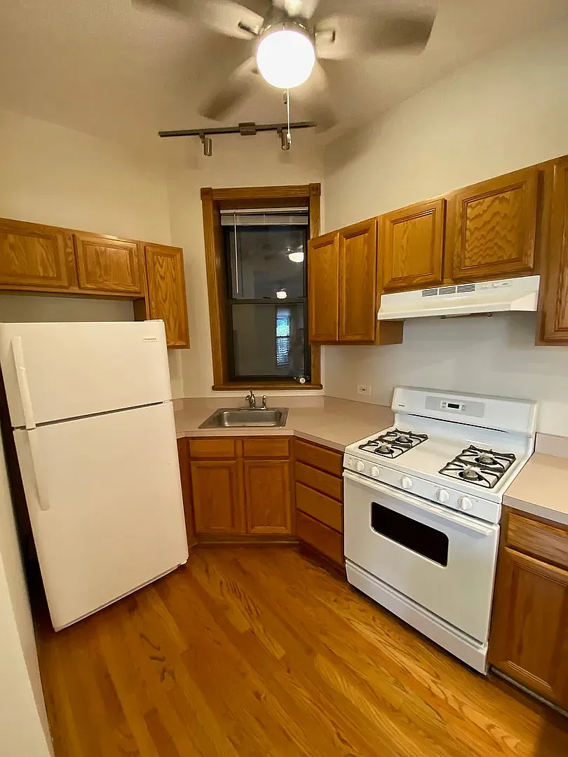 Building Photo - 1427 N Wood St #1