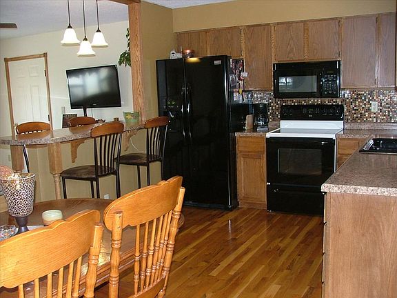 3rd image of 6311 Candlewood Ct
