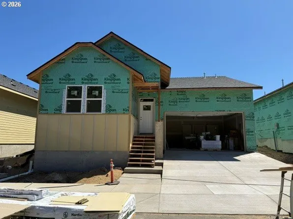 1040 Graham St, Coosbay, OR 97420