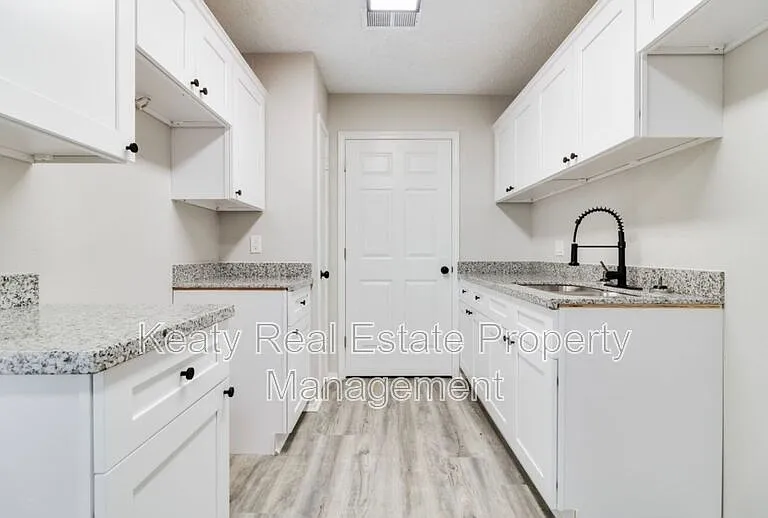 107 Meudon St #D — Photo 20