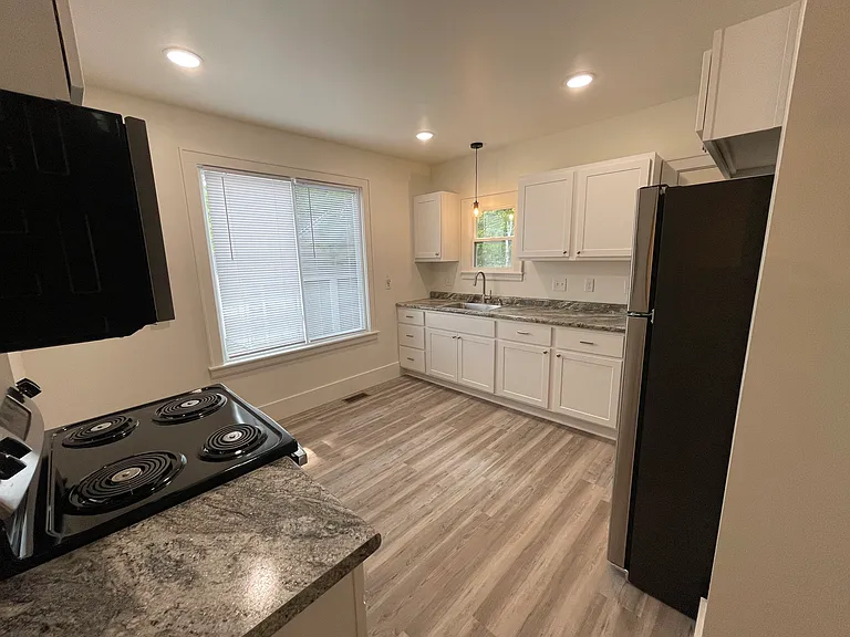 1323 Leonard St NE — Photo 23