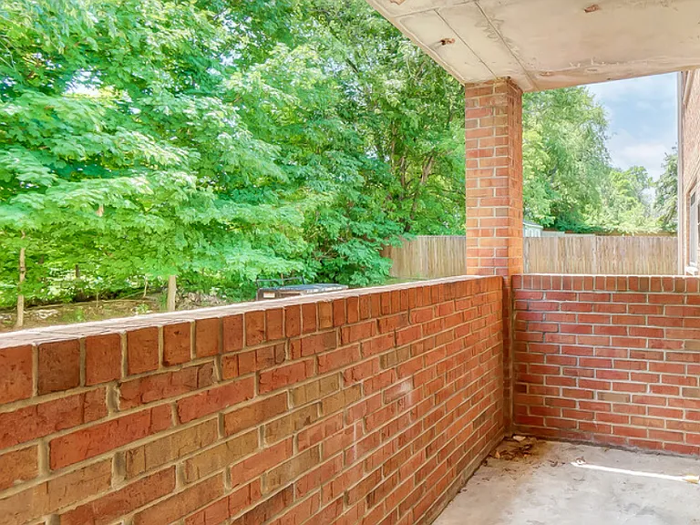 Meadowbrook Apartments — Photo 25