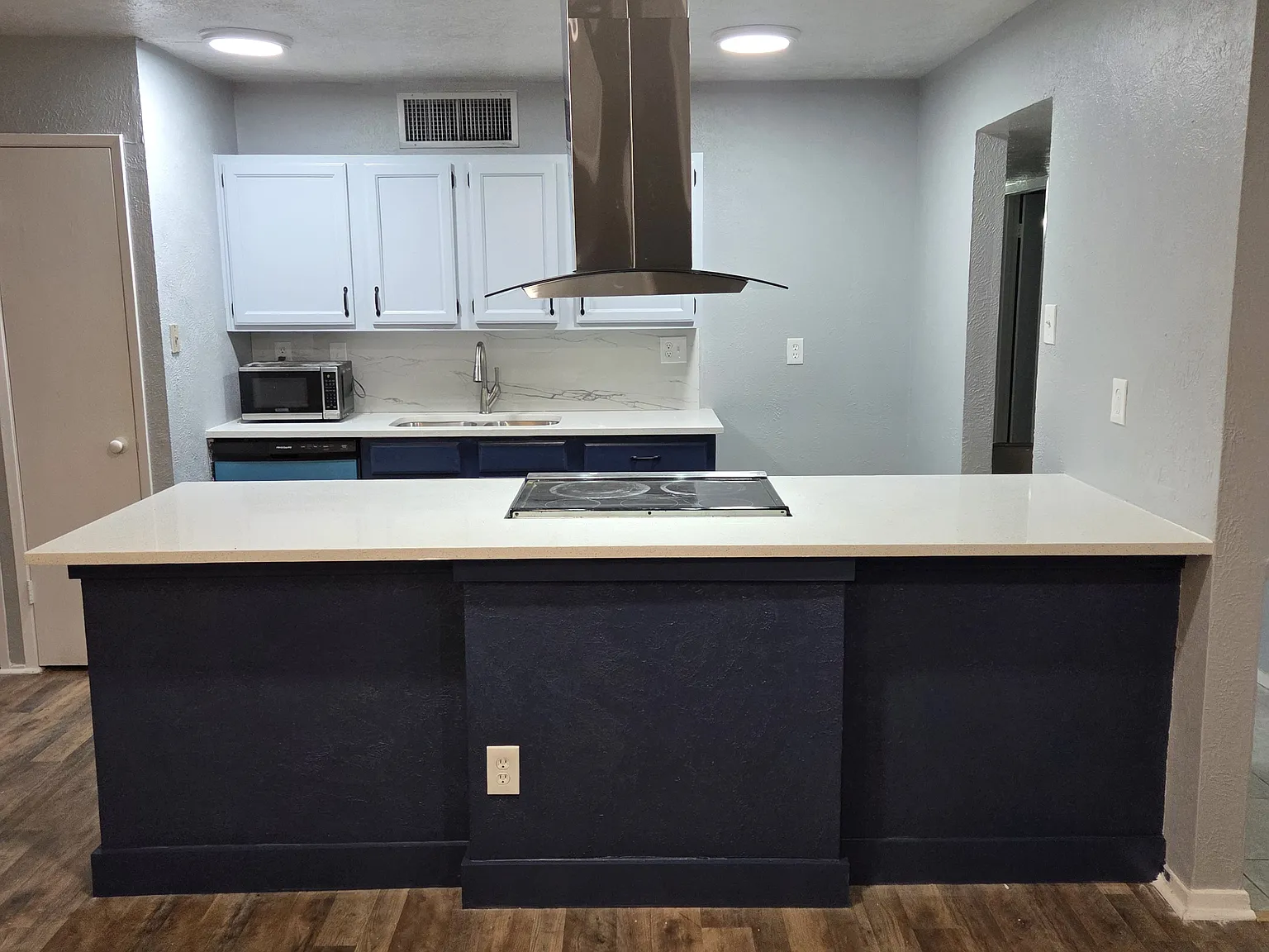 3 bed, 1375 sqft, $1,900 — Photo 2
