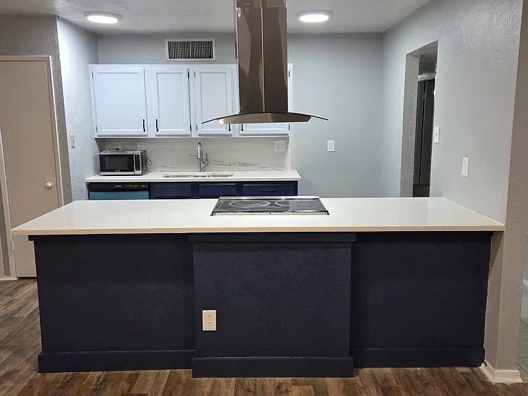 605 Hillcrest St — Photo 2