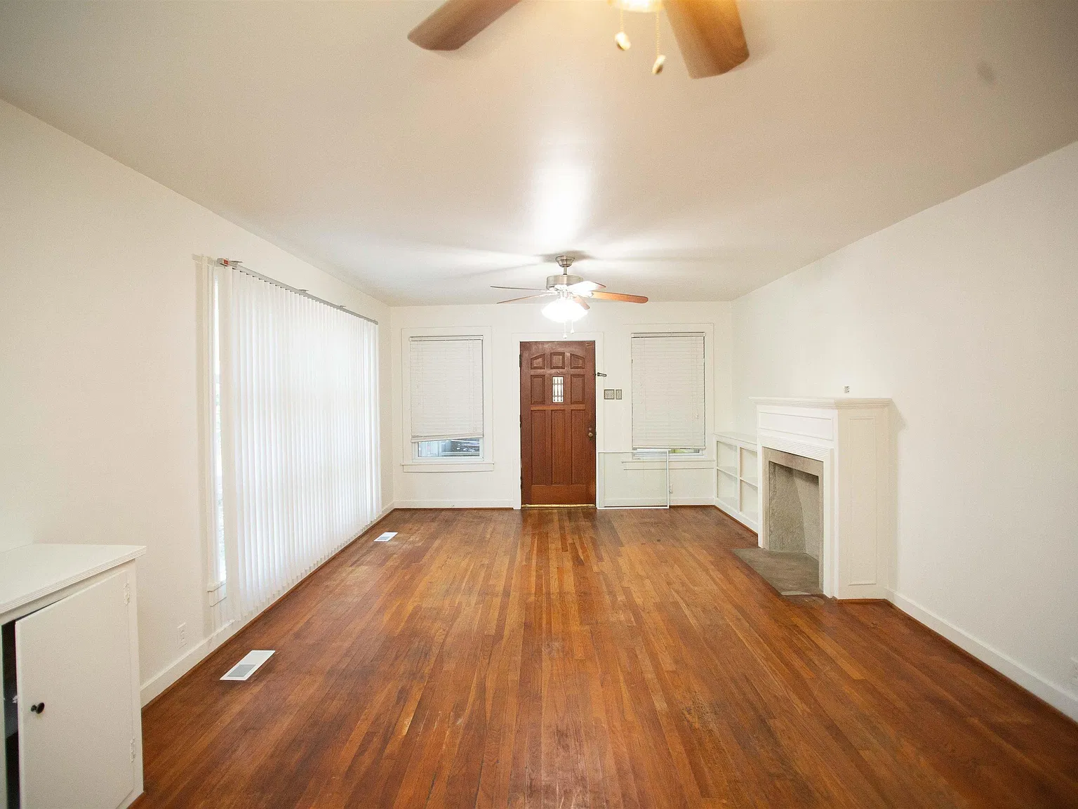 3 bed, 1.5 bath, 1372 sqft, $1,100 — Photo 1