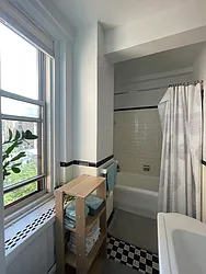 Rented by R New York