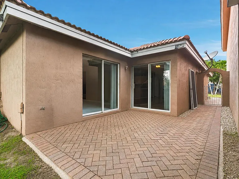 9312 NW 54th St — Photo 30