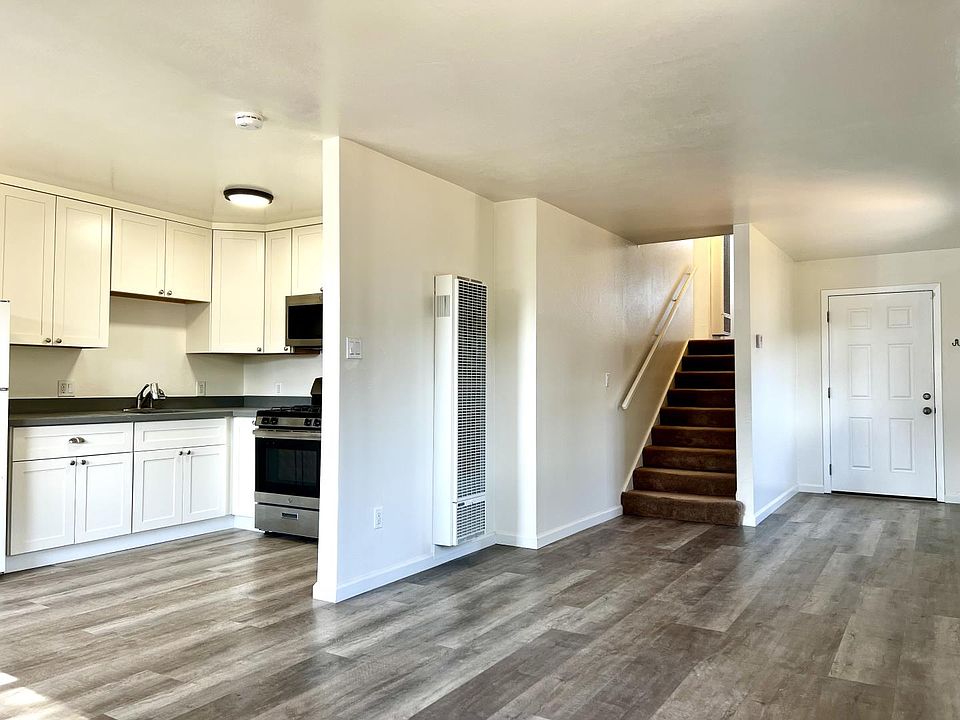 2nd image of 139 Hilton Way