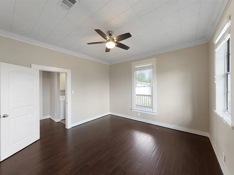 309 Pecore St — Photo 29