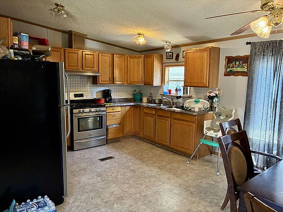 3rd image of 840 Bel Air Ln