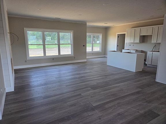 3rd image of 209 Forest Ave
