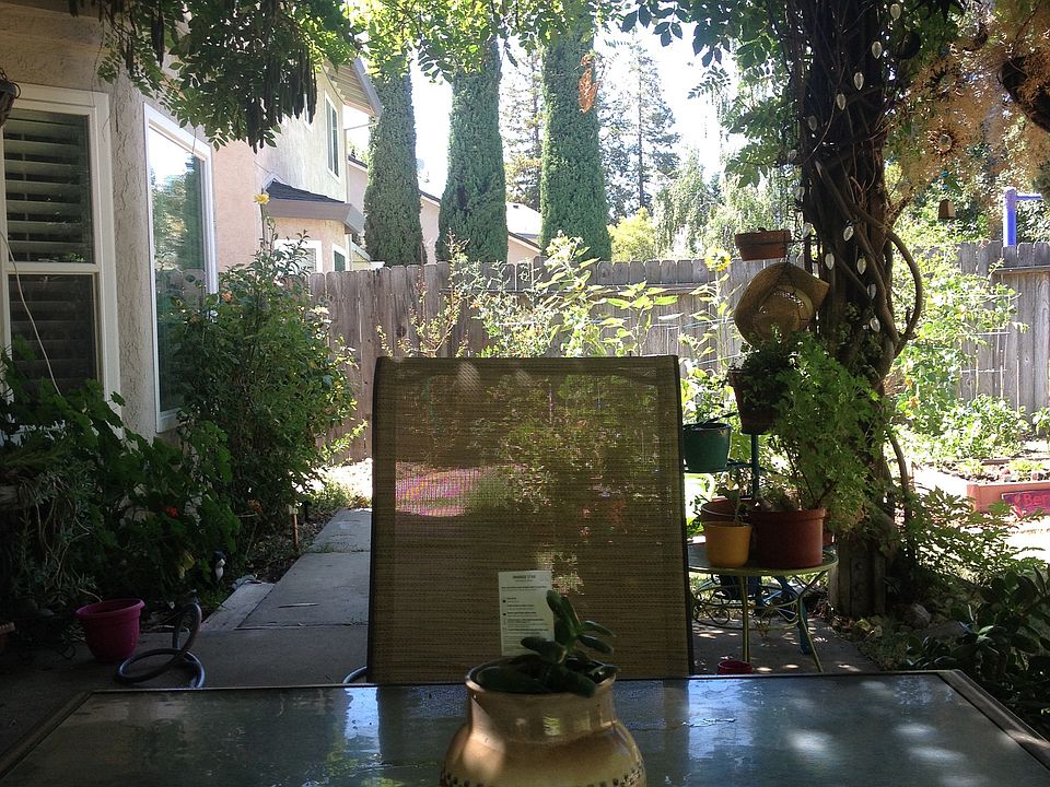 Covered patio . 