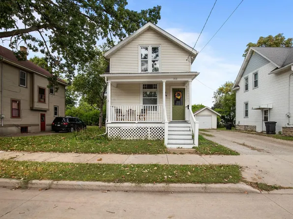 312 W Melvin Ave, Oshkosh, WI 54901