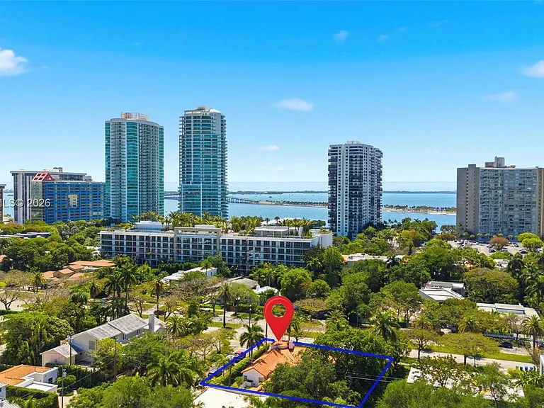 2300 S Miami Ave — Photo 46