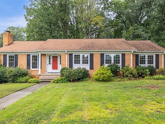 2nd image of 3032 Robin Hood Dr