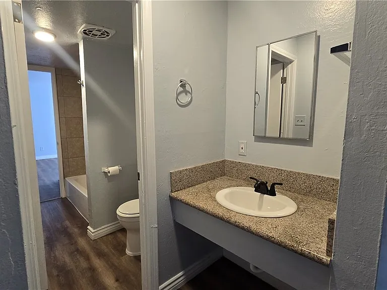716 N 11th St #2 — Photo 14