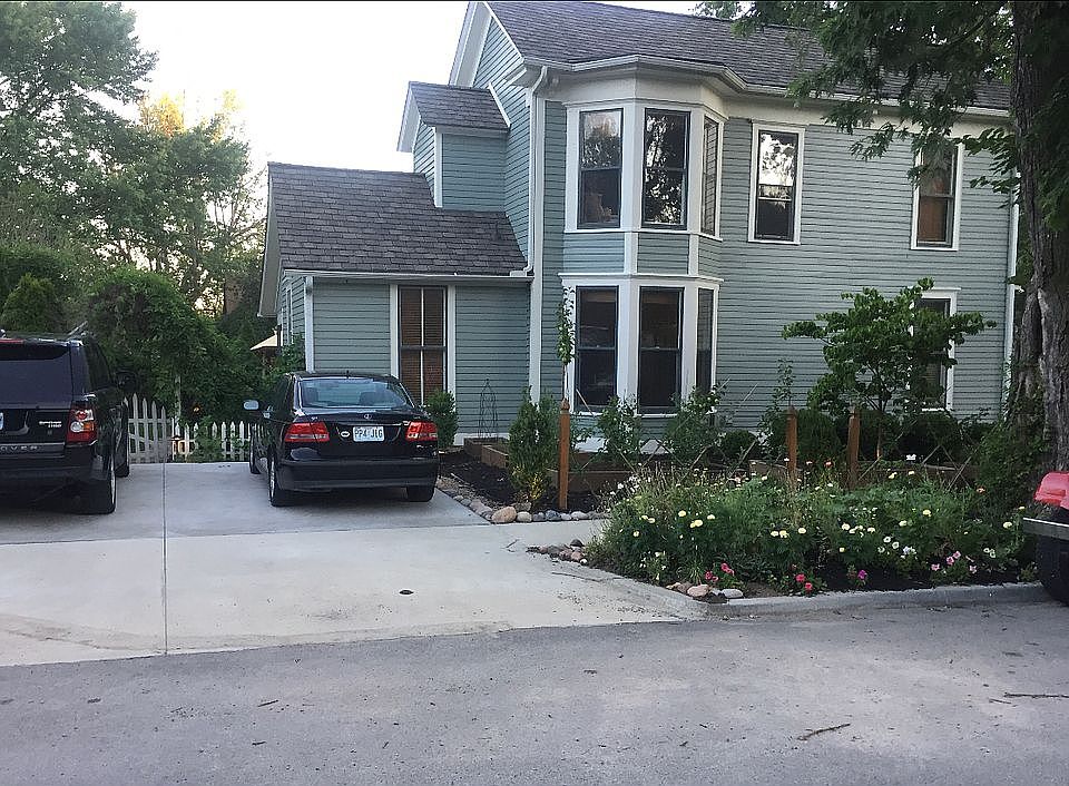 2nd image of 139 N Lightburne St