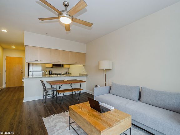 3rd image of 1720 Oak Ave #705