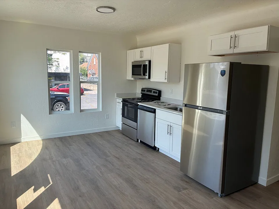 520 W Garland Ave
