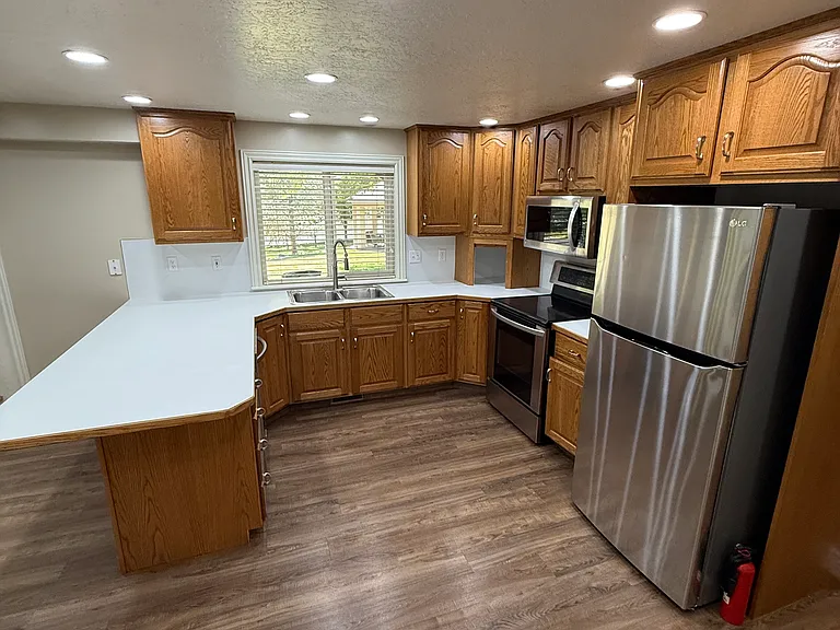702 E 200 N — Photo 1